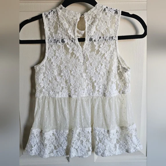 NWOT, Monteau White Lace Top, Size M - Picture 2 of 6